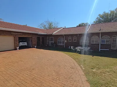 4 Bedroom House For Sale in Akasia - vA9l.webp