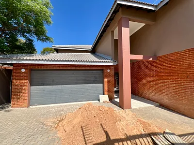 5 Bedroom House To Rent in Pretoria - bH3m.webp
