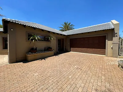 5 Bedroom House For Sale in Centurion - yXvf.webp