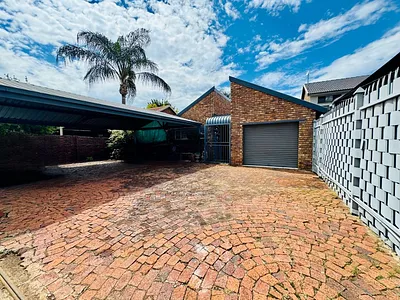 4 Bedroom House For Sale in Pretoria - 7qcJ.webp