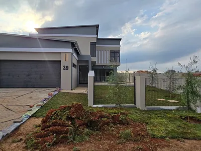4 Bedroom House For Sale in Fountainbrook Estate, Centurion - JpM6.webp