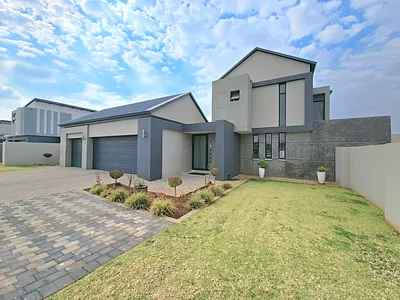 4 Bedroom House For Sale in Centurion - l7E2.webp