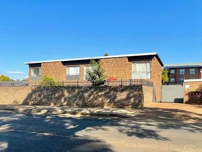 2 Bedroom Apartment For Sale in Pretoria - 7HvB.webp