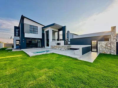 4 Bedroom House For Sale in Centurion - iKm0.webp