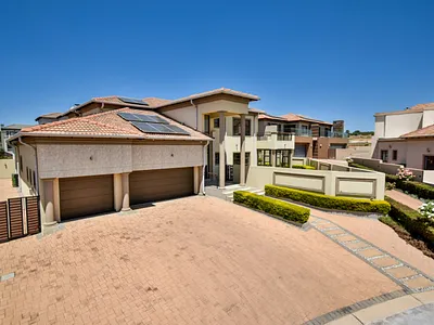 4 Bedroom House For Sale in Centurion - ypPa.webp