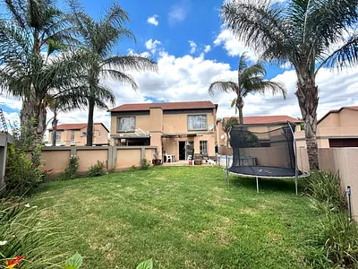 2 Bedroom Townhouse For Sale in Pretoria - ME3o.webp