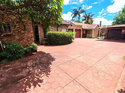 3 Bedroom House For Sale in Pretoria - bLXR.webp