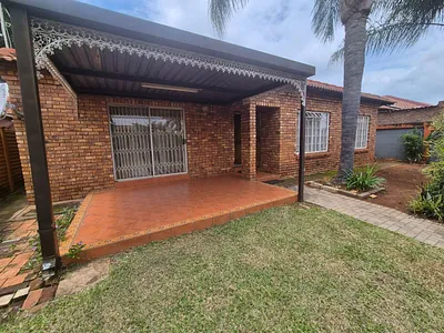 2 Bedroom House For Sale in Akasia - Bdy2.webp