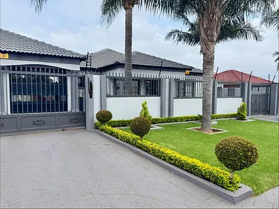 4 Bedroom House For Sale in Akasia - LDC5.webp