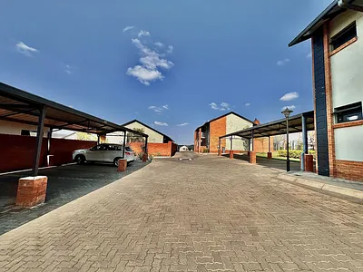 2 Bedroom Apartment For Sale in Pretoria - XvQO.webp