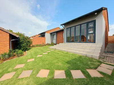 3 Bedroom Townhouse For Sale in Pretoria - gZcB.webp