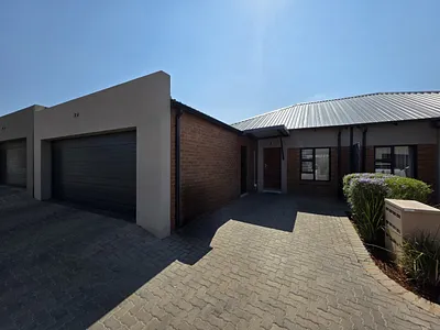 3 Bedroom Townhouse For Sale in Pretoria - M23J.webp