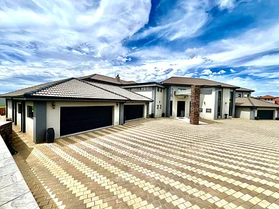 8 Bedroom House For Sale in Pretoria - gCE8.webp
