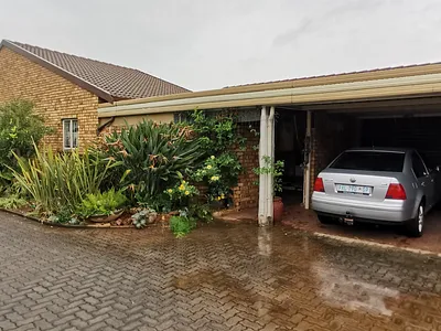 2 Bedroom Townhouse For Sale in Akasia - 8hWA.webp