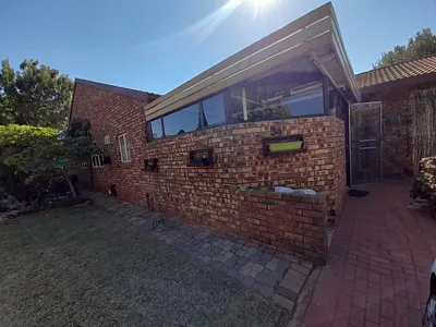 2 Bedroom Townhouse For Sale in Akasia - 4otE.webp