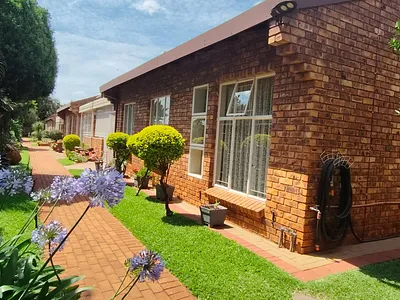 3 Bedroom Townhouse For Sale in Akasia - rG8A.webp