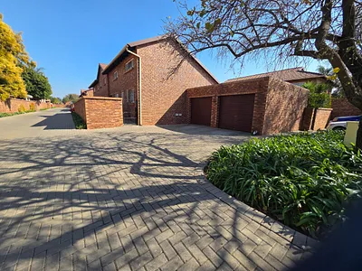 3 Bedroom Townhouse For Sale in Pretoria - g4Rx.webp
