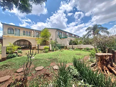 3 Bedroom Townhouse For Sale in Pretoria - siLT.webp