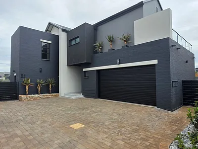 4 Bedroom House For Sale in Centurion - yjuR.webp