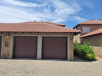 3 Bedroom Townhouse For Sale in Pretoria - xEAX.webp