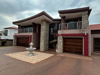 4 Bedroom House For Sale in Akasia - G68M.webp