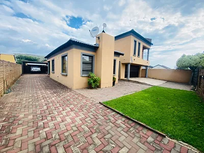 4 Bedroom House For Sale in Pretoria - 12kI.webp
