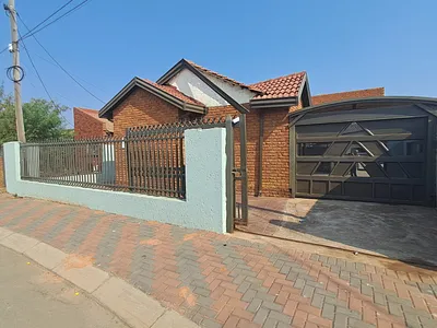 3 Bedroom House For Sale in Pretoria - qCp4.webp