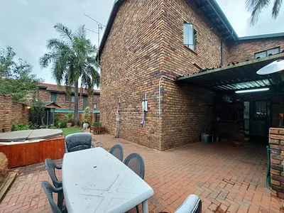 4 Bedroom Townhouse For Sale in Pretoria - F1a6.webp