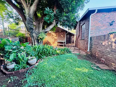 4 Bedroom Townhouse For Sale in Pretoria - 7tiJ.webp