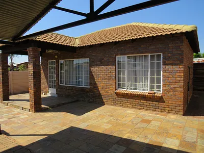 2 Bedroom Townhouse For Sale in Pretoria - swxj.webp