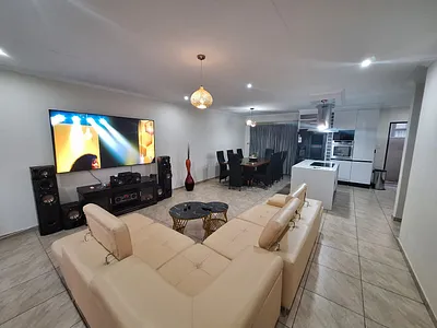 4 Bedroom House For Sale in Akasia - Xky5.webp