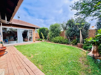 2 Bedroom Townhouse For Sale in Pretoria - iBve.webp