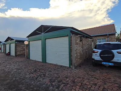 2 Bedroom Townhouse For Sale in Pretoria - UbMi.webp