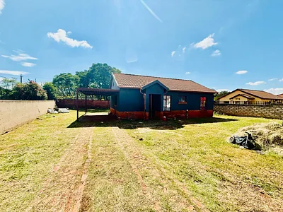 3 Bedroom House For Sale in Akasia - BdJZ.webp