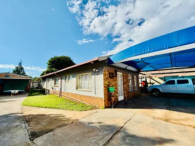 2 Bedroom House For Sale in Pretoria - 9MLp.webp