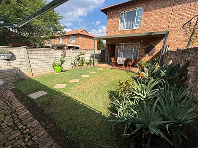 2 Bedroom Townhouse For Sale in Pretoria - ITa1.webp