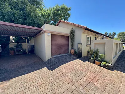 2 Bedroom Townhouse For Sale in Pretoria - CU5q.webp