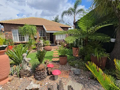 2 Bedroom Townhouse For Sale in Pretoria - OLdE.webp