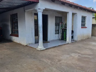 3 Bedroom House For Sale in Akasia - Cc1O.webp