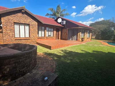 6 Bedroom House For Sale in Pretoria - dyZ6.webp