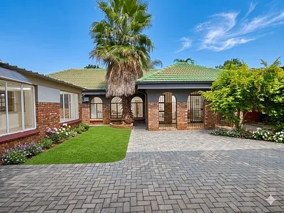 3 Bedroom House For Sale in Akasia - ZcGi.webp