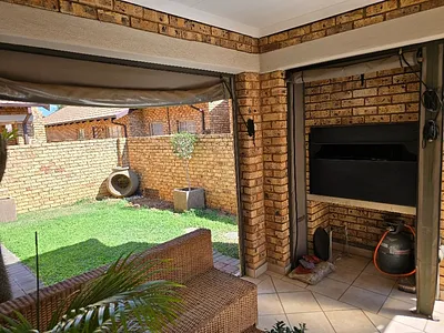 3 Bedroom Townhouse For Sale in Pretoria - BYKw.webp