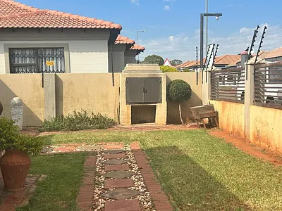 3 Bedroom House For Sale in Akasia - Bzf5.webp