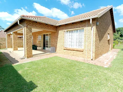 3 Bedroom House For Sale in Akasia - img