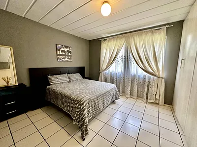 1 Bedroom Apartment For Sale in Johannesburg - j4iv.webp