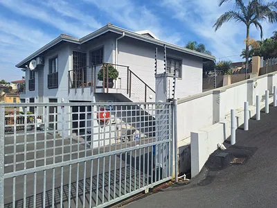 2 Bedroom Apartment For Sale in Queensburgh - zWPA.webp