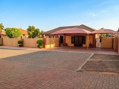 3 Bedroom House For Sale in Akasia - OULc.webp