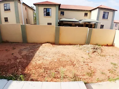 3 Bedroom House For Sale in Amandasig, Akasia - 2kx7.webp