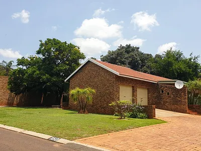 4 Bedroom House For Sale in Akasia - img