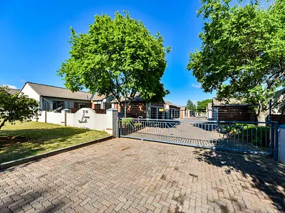 3 Bedroom Townhouse To Rent in Pretoria - BKQM.webp